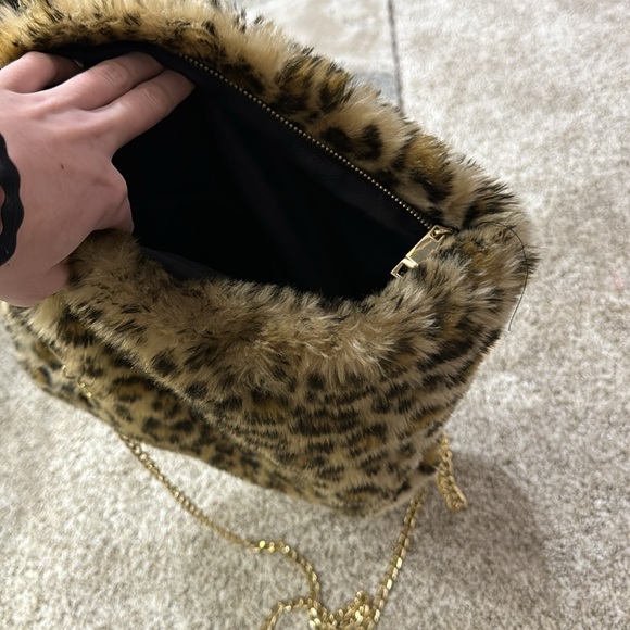 Fuzzy Cheetah Print Folding Purse - Picture 9 of 10